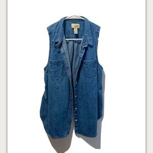 ✨Levi’s Women’s Sri Lanka High Low Vest Size S